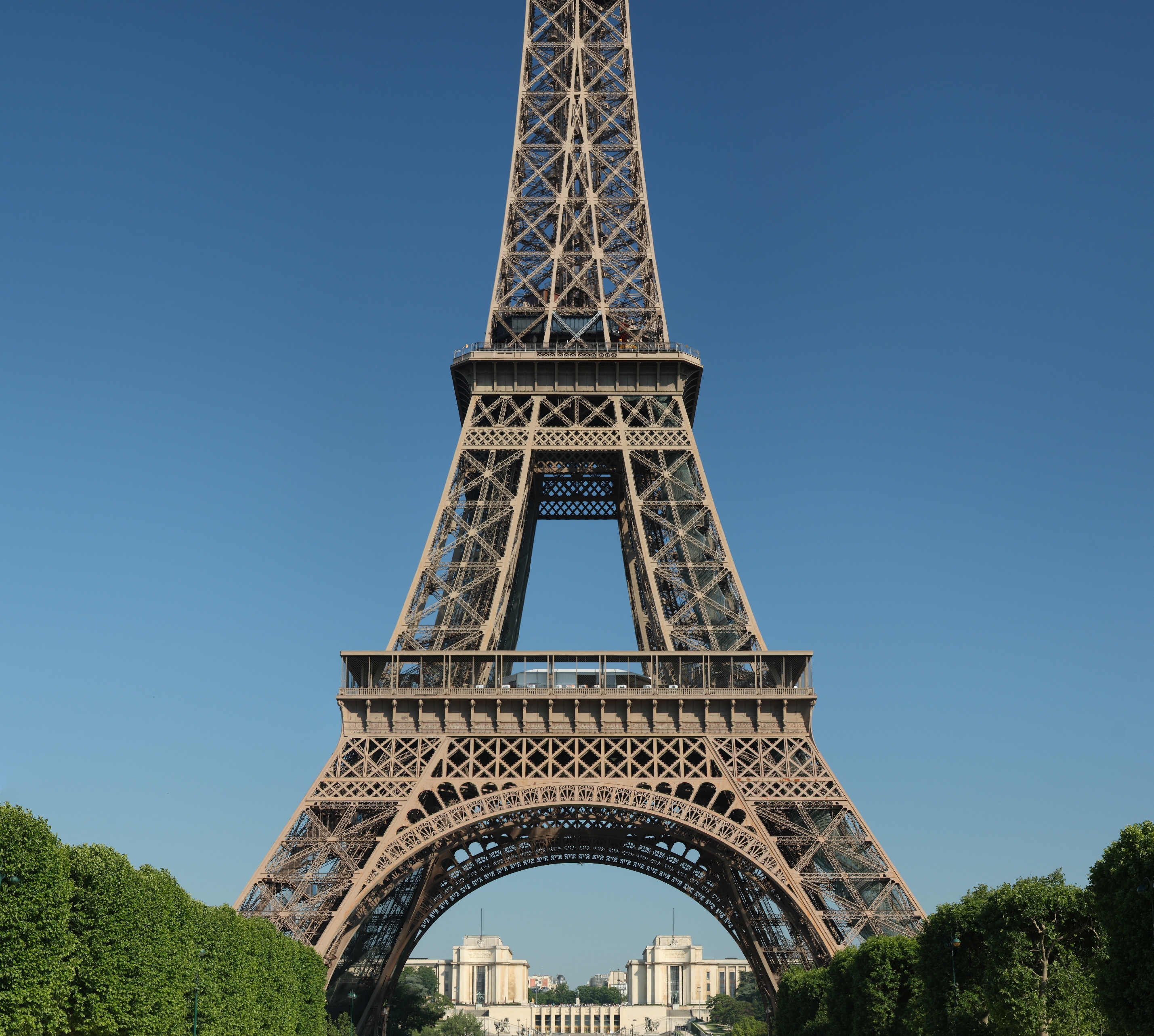 Eiffel_Tower_(72_names).jpg