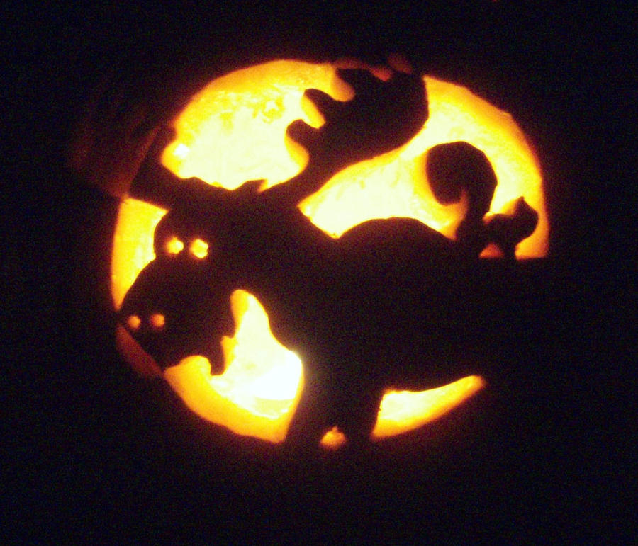 Moose_and_squirrel_pumpkin_lit_by_tptrsn.jpg